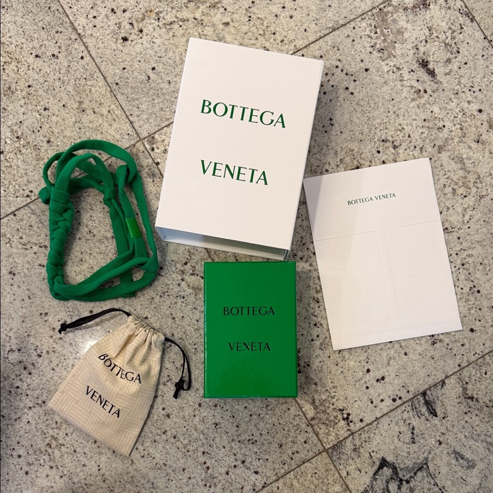 Full Bottega Veneta packaging